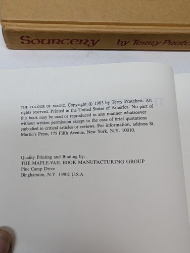 LOT OF 2 Terry Pratchett Books: The Color of Magic 1983 Sourcery 1989 Hardcover - Bild 3 von 13