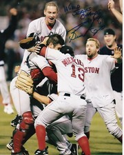BRONSON ARROYO  BOSTON RED SOX  WS CHAMPS 2004  ACTION SIGNED 8x10