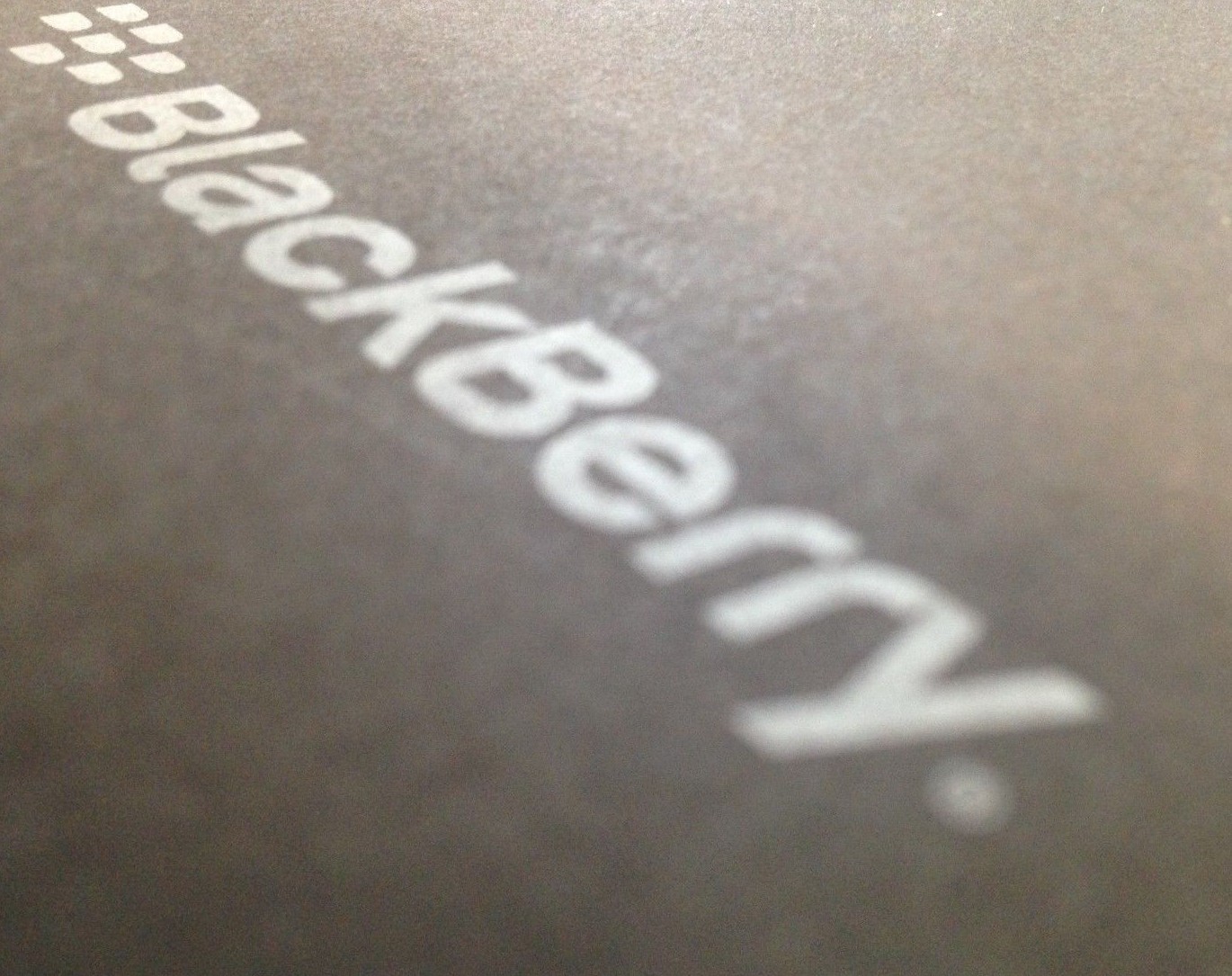 BRAND NEW GENUINE BLACKBERRY STORM 9500 3G BLACK UNLOCKED & SIMFREE BOXED