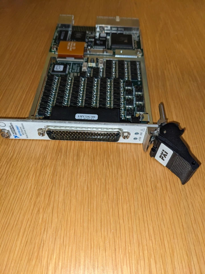 National Instruments PXI-2567 (controlador de relé PXI) Foto 2 de 4