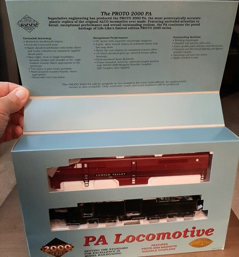 Proto 2000 No. 21679 HO Scale Lehigh Valley Railroad Diesel Locomotive LV #611 - Picture 2 of 4