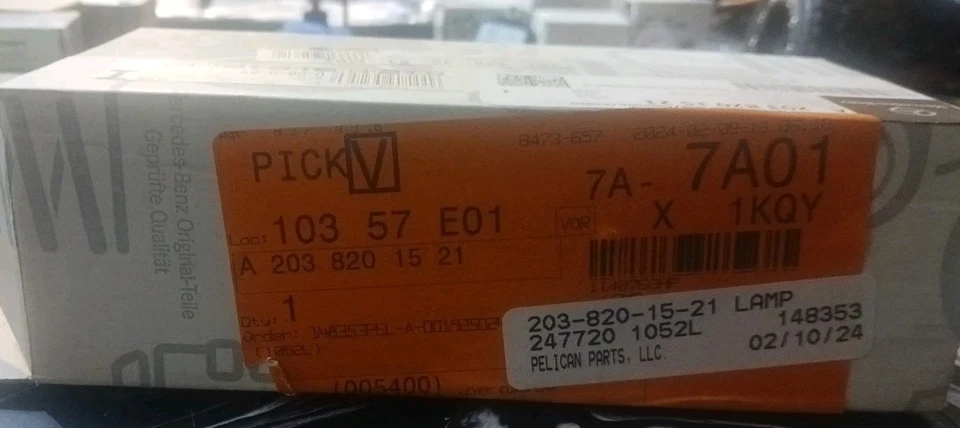 Genuine Mercedes-Benz Turn Signal Lamp 203-820-15-21 - Image 3 of 4