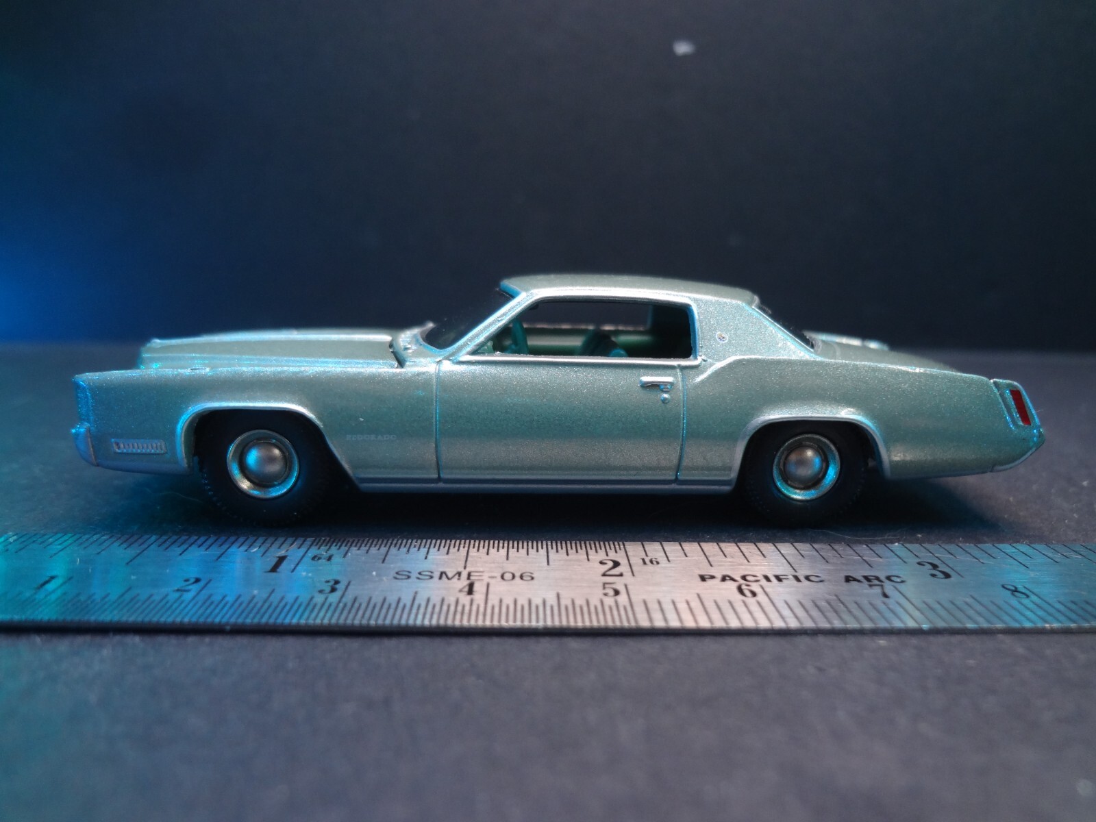 Auto World 1967 Cadillac Eldorado crystal fire - Loose 1:64