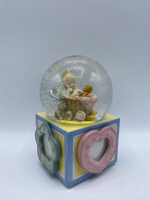 Twinkle Collectibles Sankyo Musical Brahms Lullaby SnowGlobe ! WOW!
