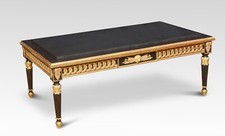 Tavolino da caffè stile veneziano | piano in marmo venato nero | base ebano e dorata