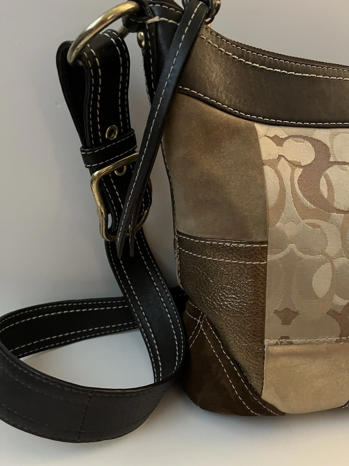 Borsa a tracolla e portafoglio vintage Coach monogramma patchwork marrone pelle scamosciata oro pelle scamosciata