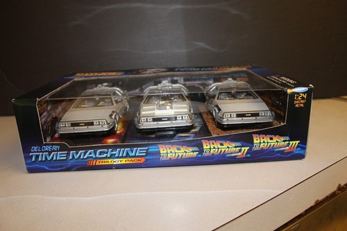 Welly Diecast 1:24 Scale Delorean Back To The Future Set of 3 Cars unopened - Picture 3 of 4
