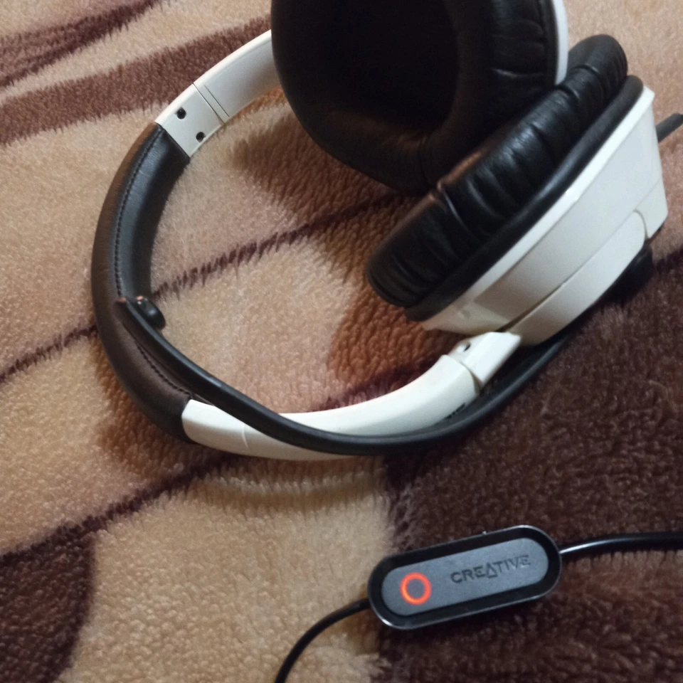 Creative Labs 51EF0180AA001 Sound Blaster Arena Surround USB Gaming Headset - Image 4 of 4