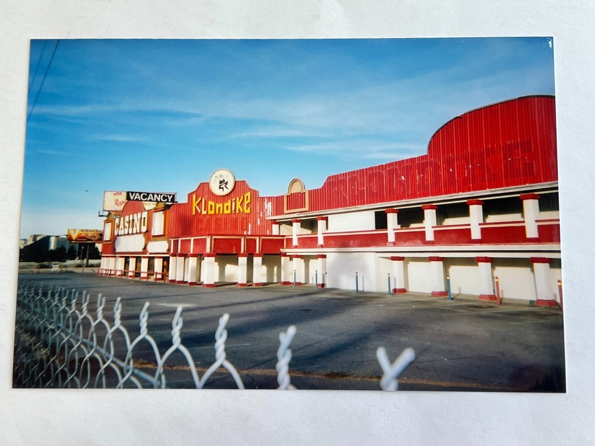 美品 Frontier Hotel 赤 オールド カジノデック T5 Photograph Las Vegas Klondike Hotel Old Closed Down