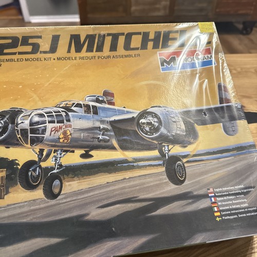 Monogram 1/48 North American B-25J Mitchell - Glass Nose - Sealed - Picture 3 of 9