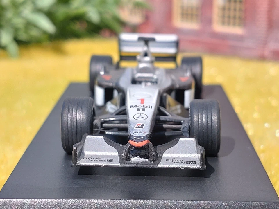 F1 200X / McLaren Mercedes / MP4-15 / Nº1 D.Coulthird / 1/64 Diecast car / Kyosho Foto 4 de 4