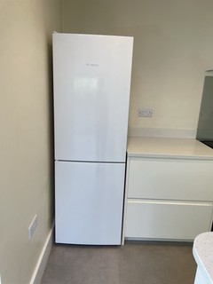 Bosch FREESTANDING60/40 Fridge Freezer Frost Free Used Good Condition 192L Clean