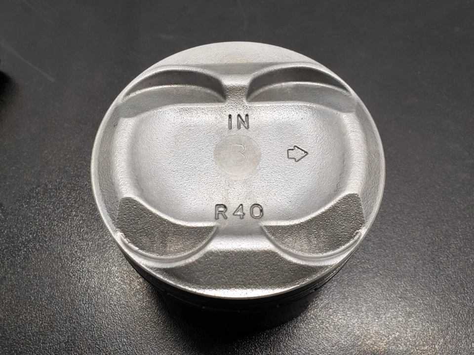 Комплект поршней 2010 - 2011 Honda CR-V K24 B OEM 13020-R40-A00 - Изображение 2 из 4