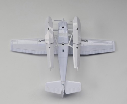 Fishing Motor Boat and Accessories by New Ray - 1/20 Scale With Cessna New-Ray. - Picture 12 of 14