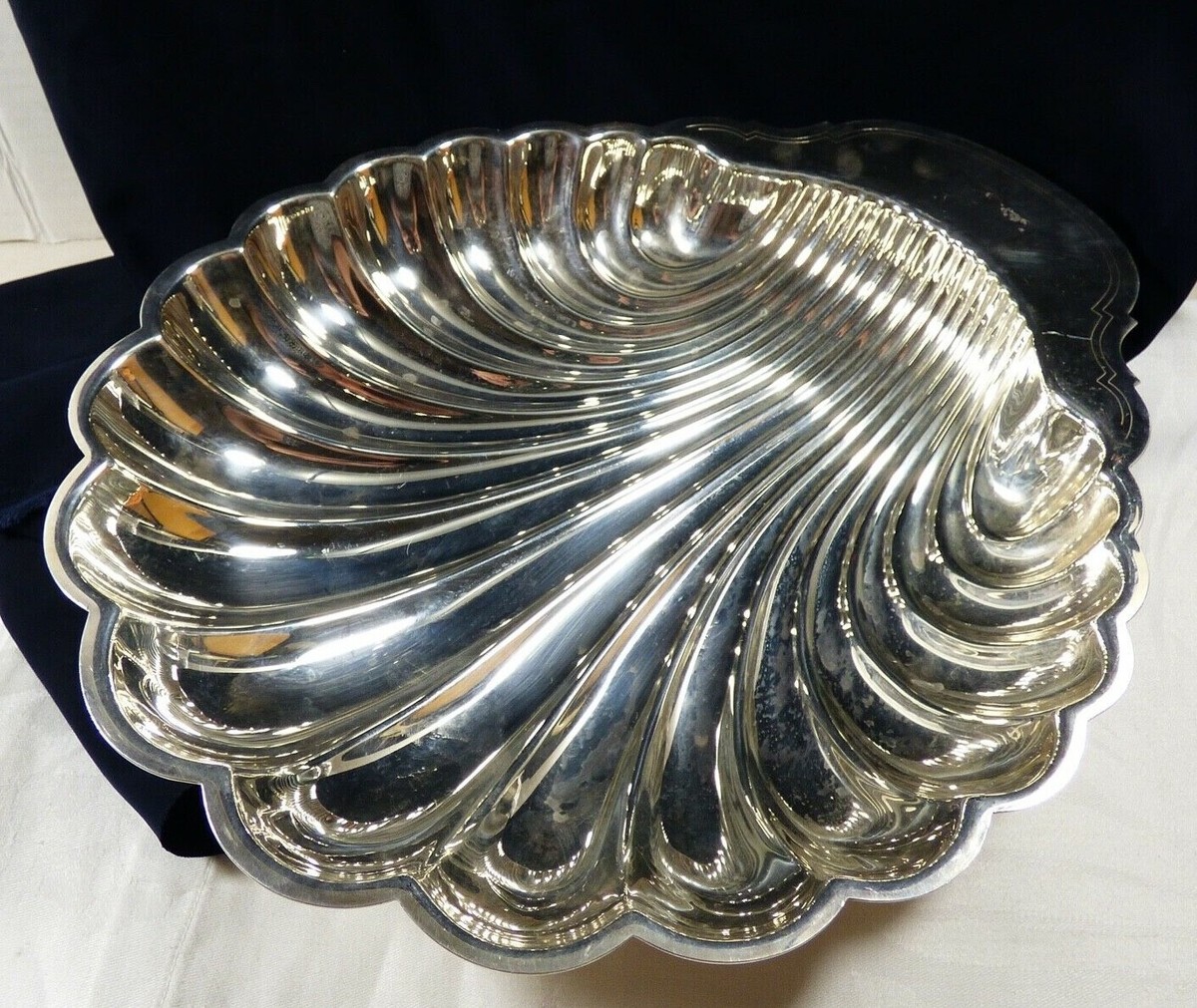 【WM.A. Rogers】バターディッシュ / ブレットサーバー W.M. Rogers 895 signed Large Silver plate bowl serving Tray