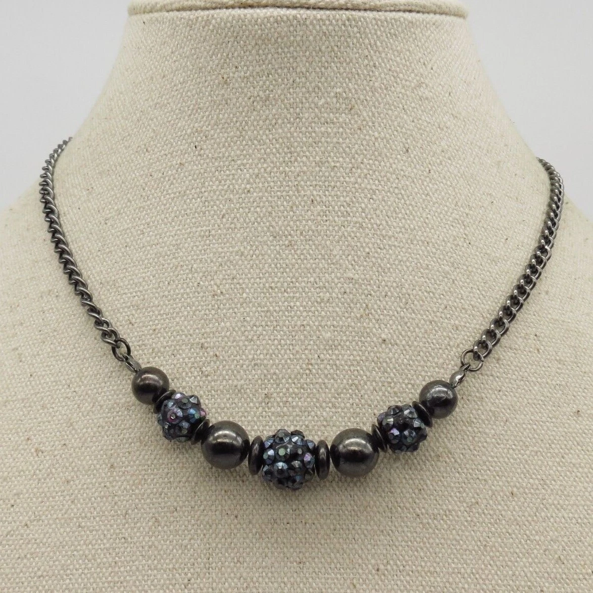 VETEMENTS Collana Aero Nera di Perline Metallizzate Semplice Gotica