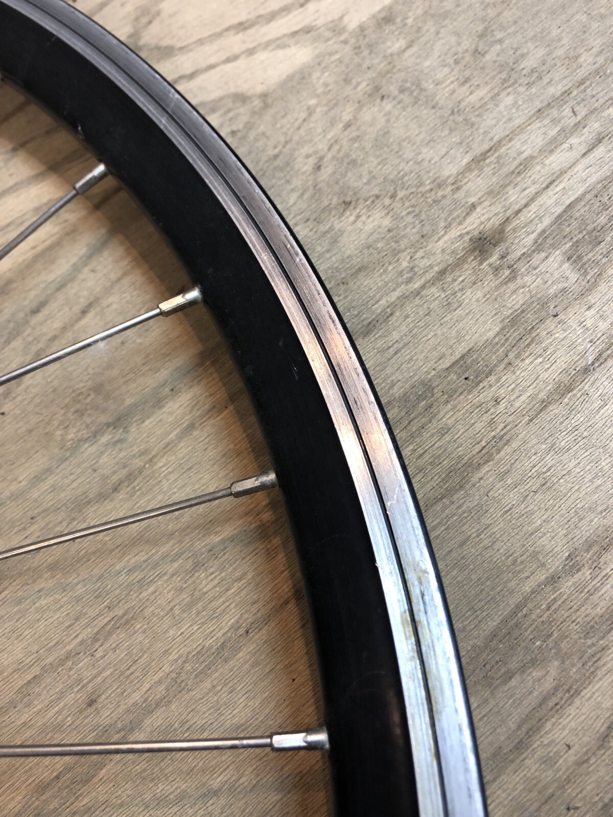 Vuelta Airline 1 Shimano HBMC12 26” Front Mountain Bike Wheel 32h Rim