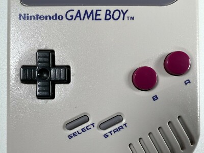 Nintendo GAME BOY DMG-01 w/ 5 games- PreOwned/Good Condition