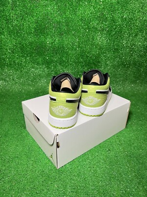 Size 7.5 - Air Jordan 1 SE Low Vivid Green Snakeskin W for sale
