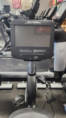 Life Fitness Integrity Lifecycle Recumbent Exercise Bike with SE3 HD Console - Picture 3 of 5
