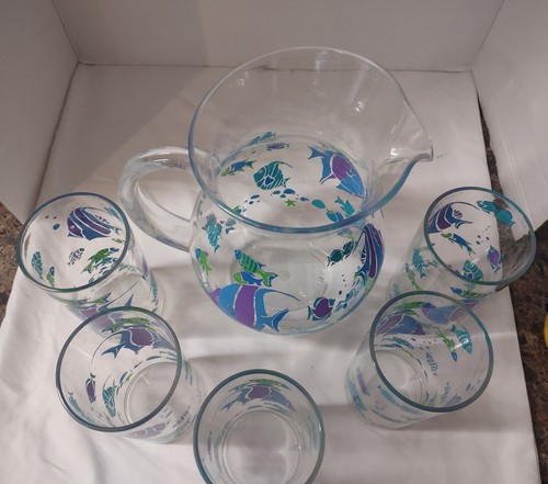 Tea Lemonade Pitcher With 5 6" Plastic Fish Design Glasses Outdoors Pool Side - Picture 2 of 12
