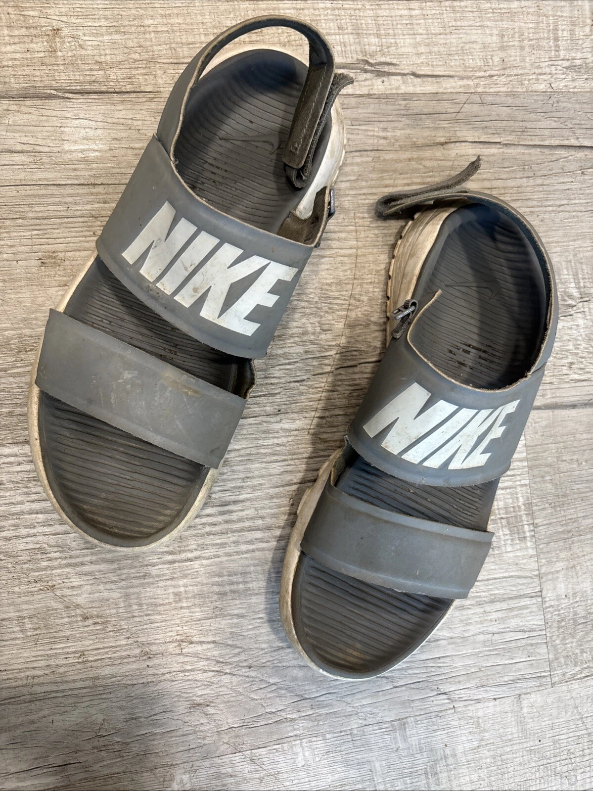 Sandali Nike Tanjun grigi donna taglia 8