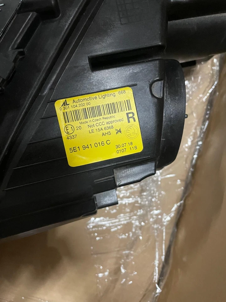 LED Scheinwerfer links Original Skoda Octavia (5E)  5E1 941 015 D Frontscheinwer - Bild 4 von 4