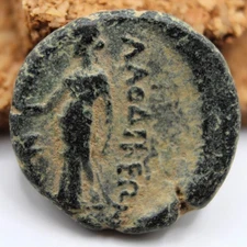 Hellenistic Greek | Laodikeia, Phrygia | AE14 | 200-100 BC | Aphrodite | Dove