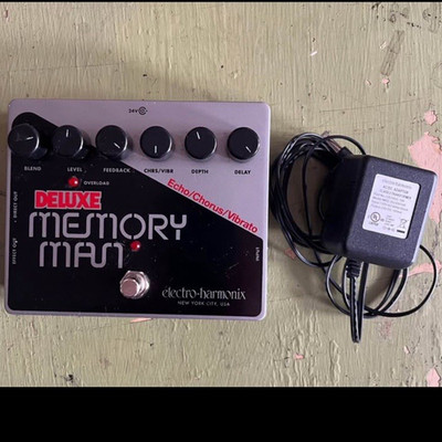 Electro-Harmonix Deluxe Memory Man Digital Delay Echo Chorus Vibrato w/ Adapter