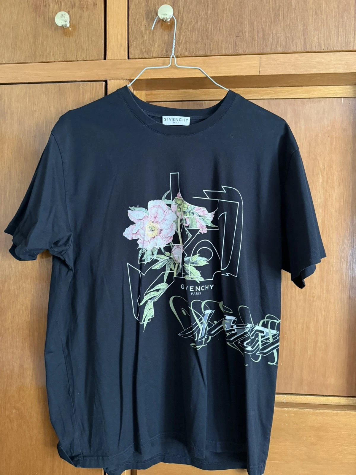 Givenchy Peony Print T-Shirt Size L RRP £375
Opens in a new window or tab