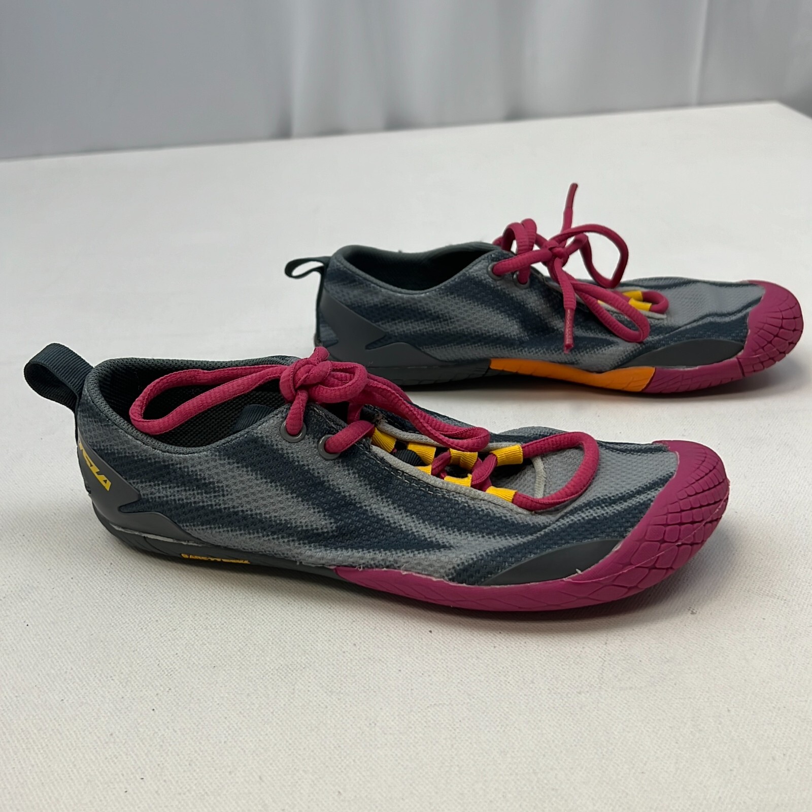 Tesla Womens Bare Trek BK62 Gray Lace Up Low Top Trail Running Shoes Size 6