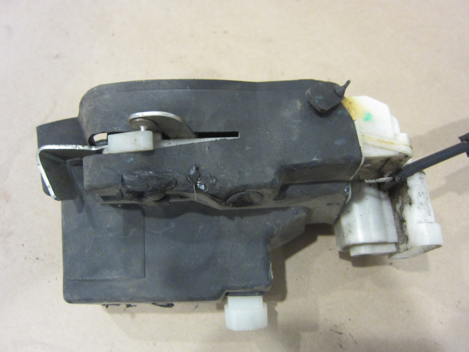 Maserati Quattroporte. LH Rear Door Lock. Part# 68206300