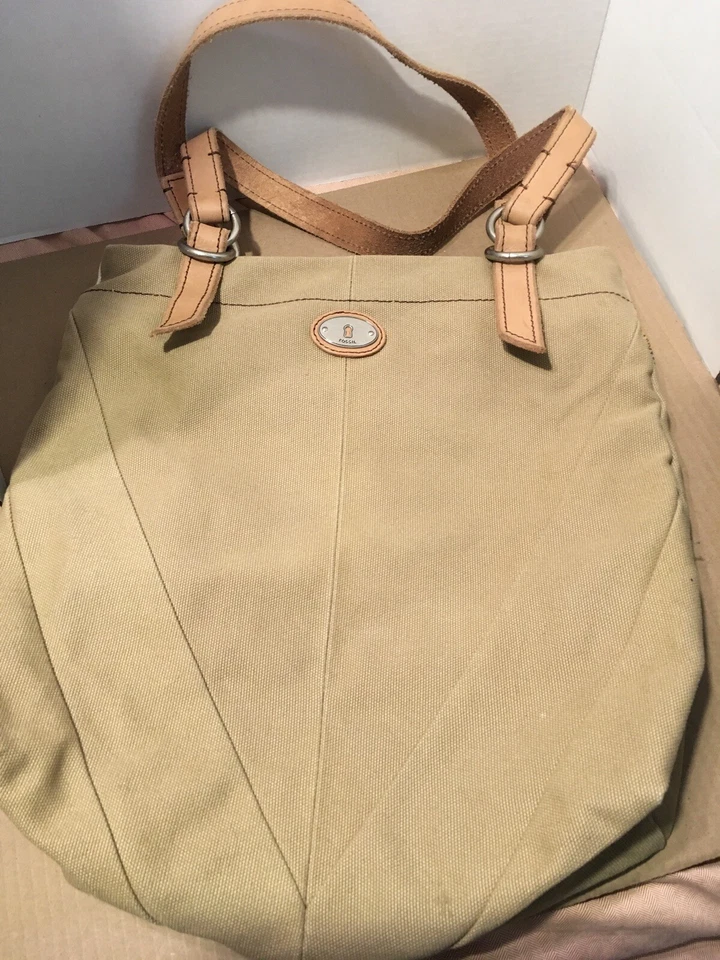 Bolso de hombro Fossil alto de lona con estampado de chevron beige malva Foto 3 de 4