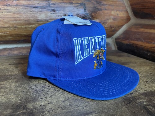 Cappello vintage anni 90 University of Kentucky Wildcats Collegiate Snap Back - ETICHETTE! - Foto 3 di 5