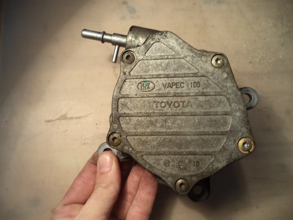 Vacuum Pump Toyota Avensis T25 VAPEC 19S LUK 12110584 C315D - Image 3 of 3