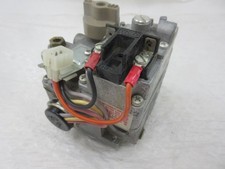 LENNOX 15F4701 ROBERTSHAW UNITROL 7000 BKER FURNACE GAS VALVE
