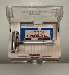 Vintage 1959 E4 Gillette Super Speed Flare Tip DE TTO Safety Razor With Case