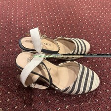 Kids Size 6 Sandals
