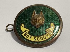 Vintage Boy Scouts Wolf Cubs Cubmaster Green Enamel Hat Cap Badge
