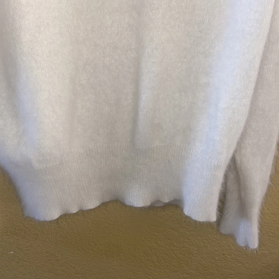 Suéter CrystalKobe Beige Angora y Nailon Simulado Cuello Alto De Colección Talla Mediana Foto 3 de 4