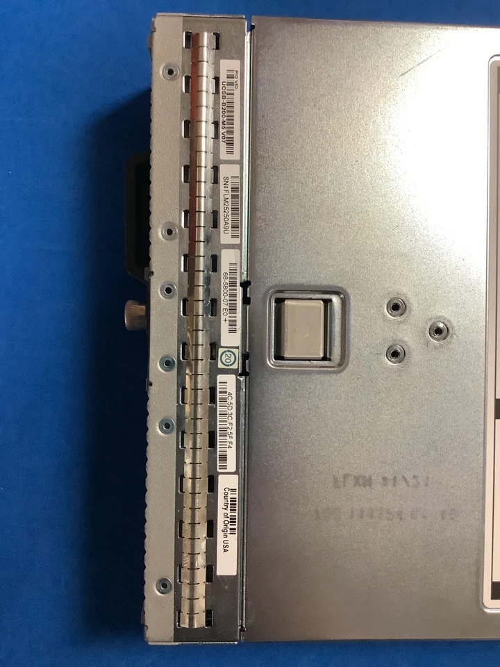 Cisco UCSB-B200-M5 Blade Server 73-17637-12 CTO Chassis - Image 3 of 4