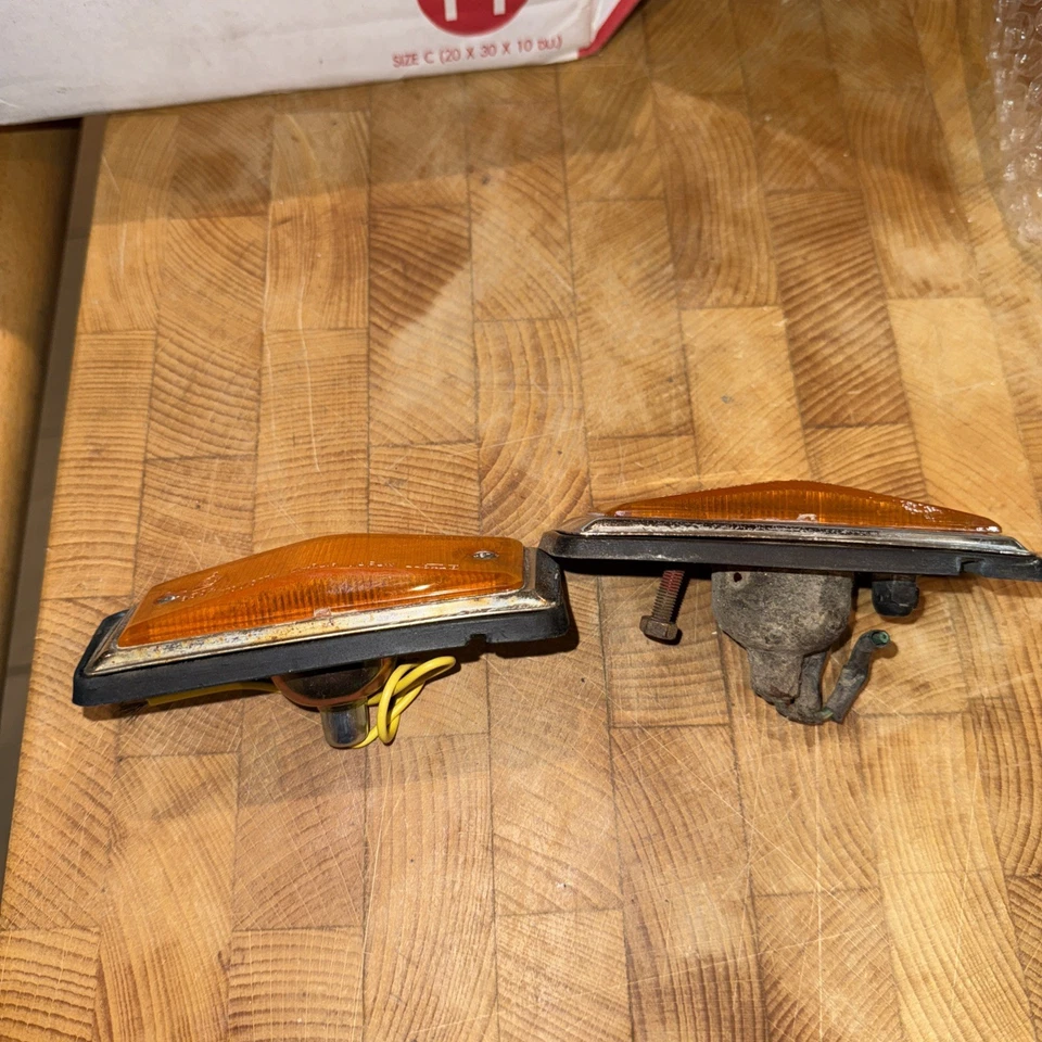 Frecce laterali Toyota Celica Coupe RA20 RA21 TA20 TA22 1971 1972 1973 1974 1975 - Immagine 2 di 4