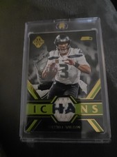 2019 Panini Majestic - Icons Materials Russell Wilson #IM-RI Gold /15 (MEM)