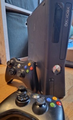Microsoft Xbox 360 250 GB Festplatte + Controller + 6 Spiele