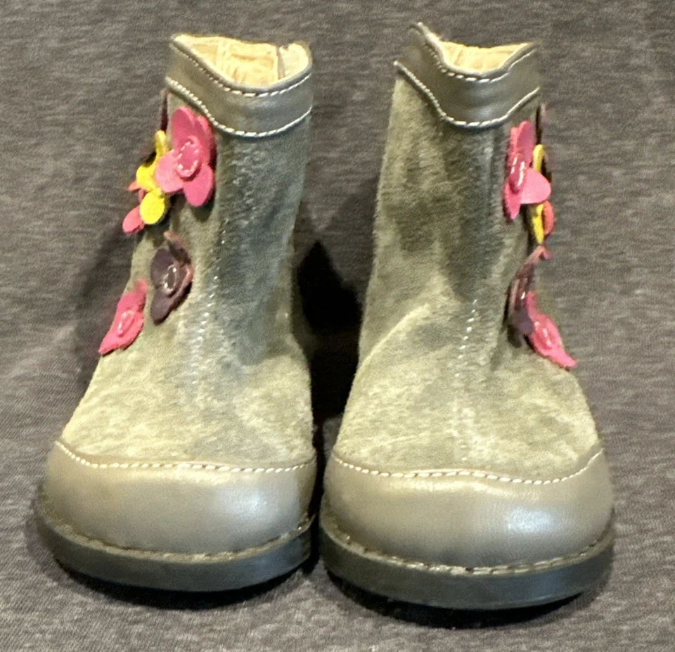 Botas grises con flores See Kai Run para niñas pequeñas talla 6 Foto 2 de 4