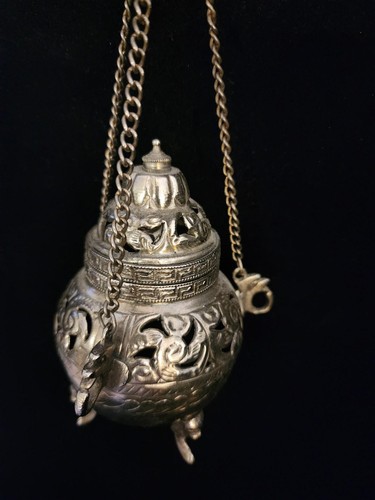 Quemador de incienso colgante tradicional vintage de plata con detalle de filagree - Imagen 4 de 10