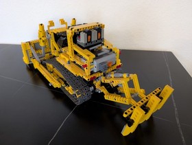 LEGO TECHNIC: RC Bulldozer (8275)