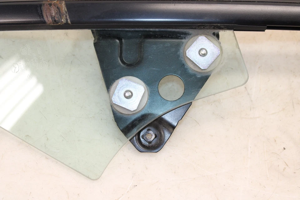 Оригинальное угловое стекло левой двери для Mazda MX-5 Miata 2006-2015 годов выпуска KN34 - Изображение 4 из 4