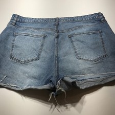 Universal Thread Shorts Womens Size 18 Light-Wash Denim Distressed Vintage Midi