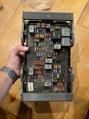  10-14 GM Cadillac Escalade Tahoe Fuse Box Relay Unit 25941368_01 AAB OEM